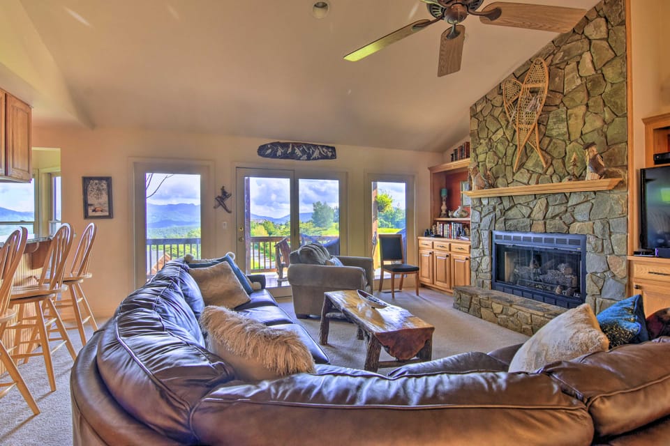 'High Gravity' Banner Elk Custom Chalet w/ Views! House in Watauga