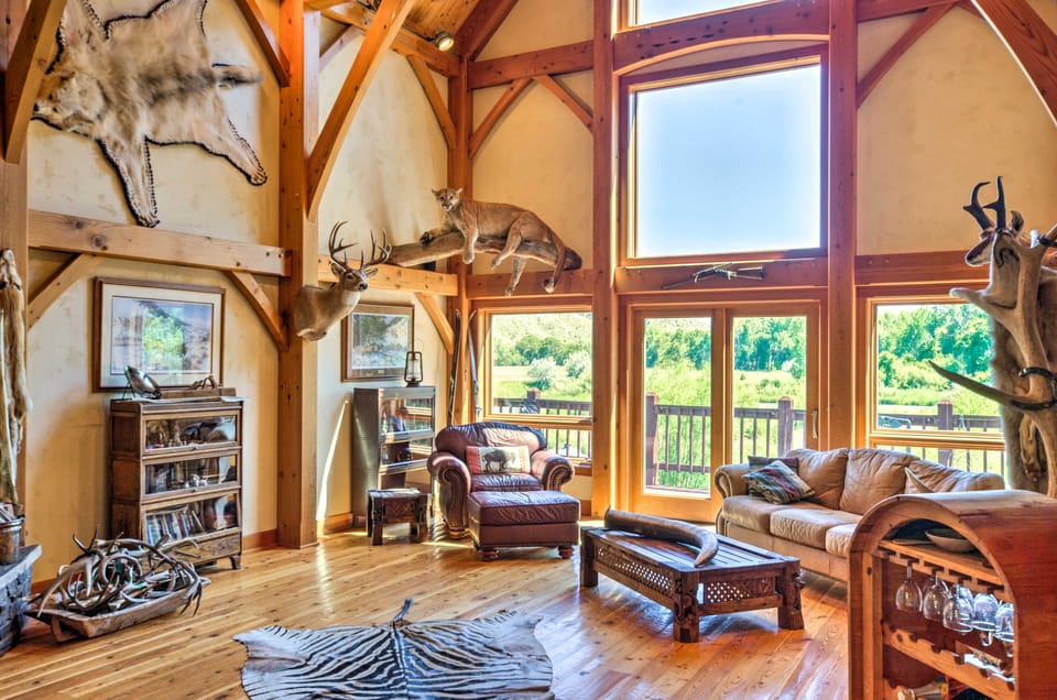 Stunning Silesia Home: Furnished Deck + River View House in Montana