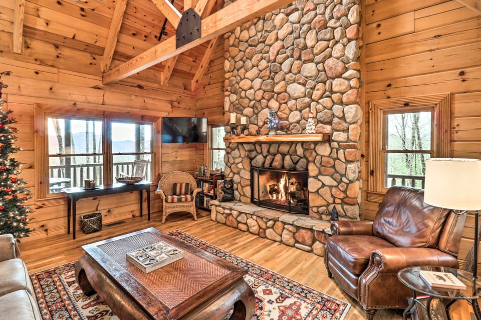 Private Sapphire Valley Resort Cabin w/ Mtn Views! House in Tennessee