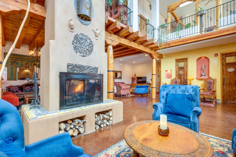 Los Cerrillos Hillside Hacienda on 65 Acres! Villa in New Mexico
