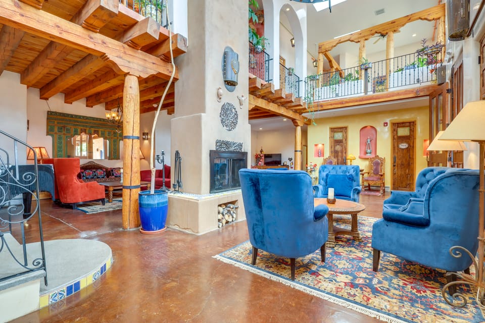 Los Cerrillos Hillside Hacienda on 65 Acres! Villa in New Mexico