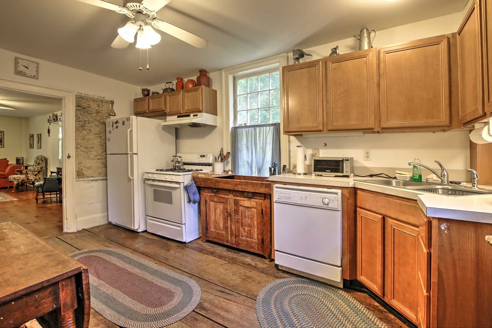 Historic Huntington Home - Walk to Westfield River House in Massachusetts