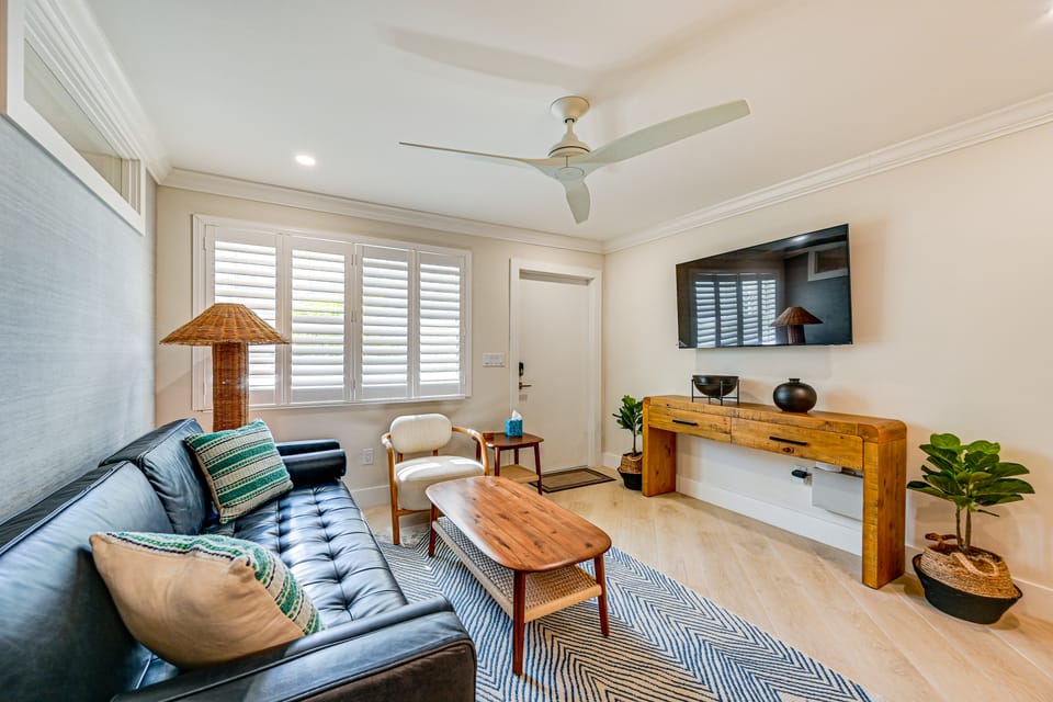 Upscale Naples Condo w/ Pool Access: Walk to Pier! Apartment in Naples