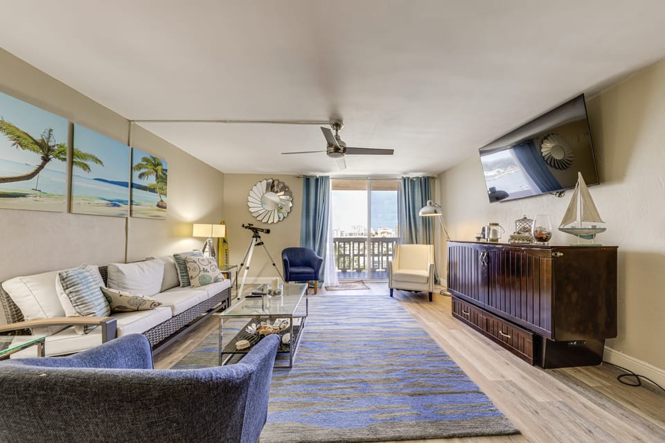 Walk to Hollywood Beach: Coastal Condo w/ Views! Apartment in Hollywood Beach