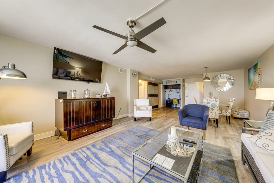 Walk to Hollywood Beach: Coastal Condo w/ Views! Apartment in Hollywood Beach