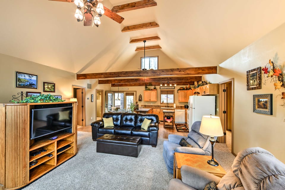 Relax Fireside! Peaceful Forest Haven in Prescott House in Arizona