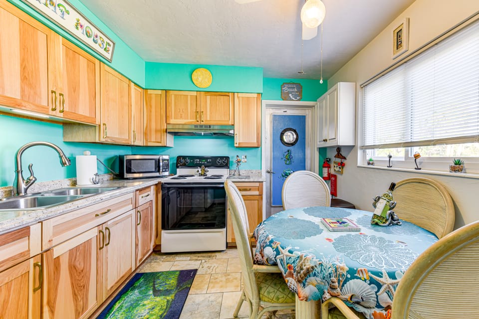 Pet-Friendly Bradenton Home 1.5 Mi to Cortez Beach House in Cortez
