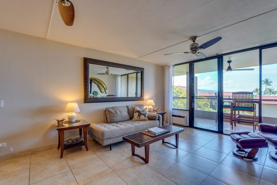 Kona Pacific Top Floor Retreat: Ocean View & Pool! Apartment in Holualoa