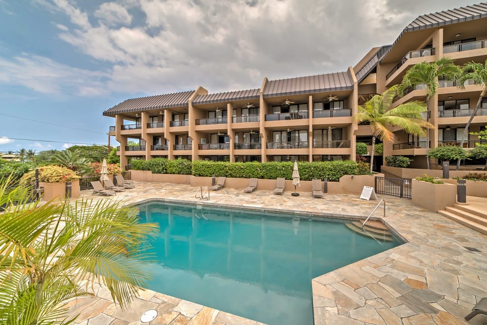 Kona Pacific Top Floor Retreat: Ocean View & Pool! Apartment in Holualoa