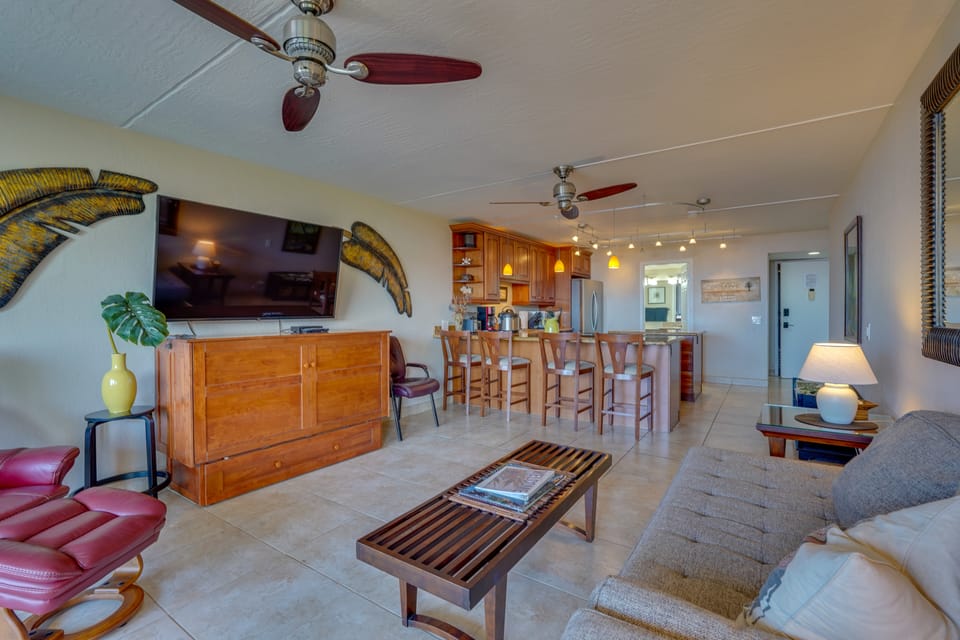 Kona Pacific Top Floor Retreat: Ocean View & Pool! Apartment in Holualoa