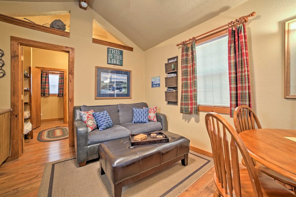 Near Shopping & Museums: Quiet Branson Cabin House in Branson