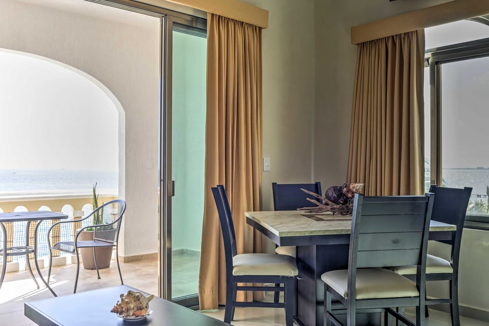 Private Balcony w/ Views: Oceanfront Cancun Condo! Apartment in Cancun