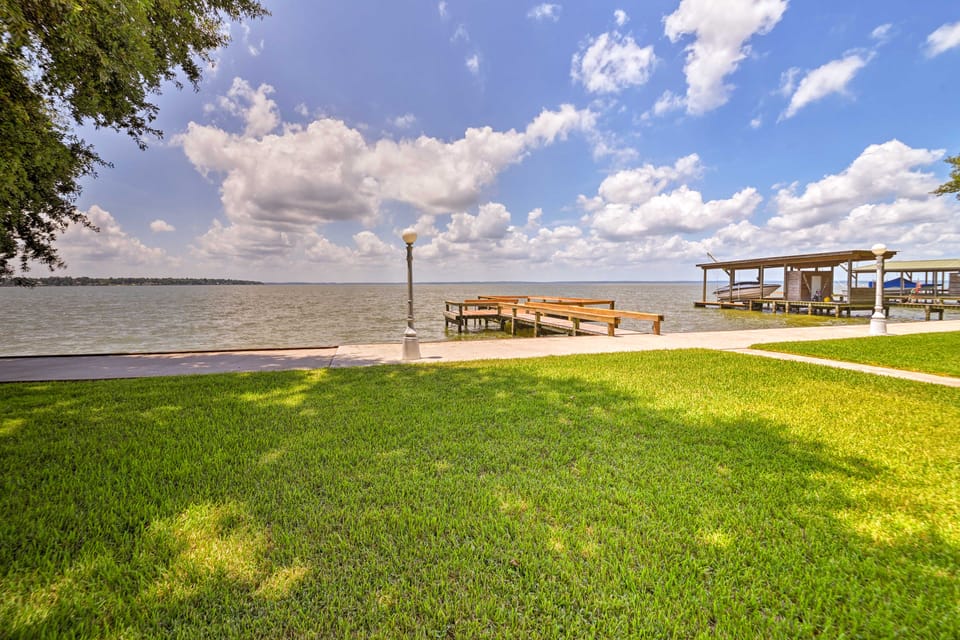 Lakefront Livingston Home w/ Dock, 1 Mi to Launch! House in Lake Livingston