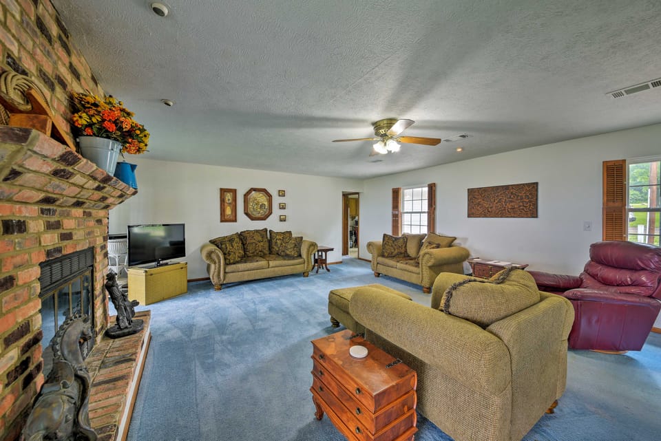 Lakefront Livingston Home w/ Dock, 1 Mi to Launch! House in Lake Livingston