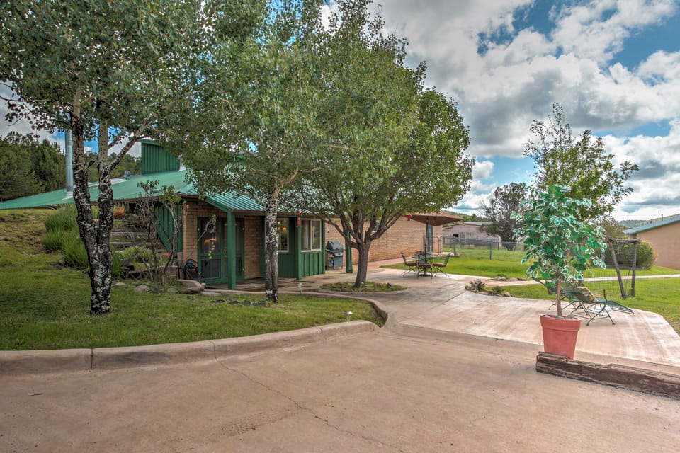 Alto Mtn Retreat on 8 Acres w/ Indoor Hot Tub House in Ruidoso