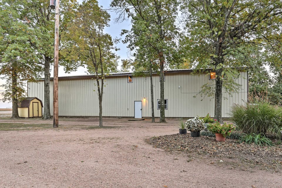 Spacious Kansas Retreat: On-Site Disc Golf! House in Kansas