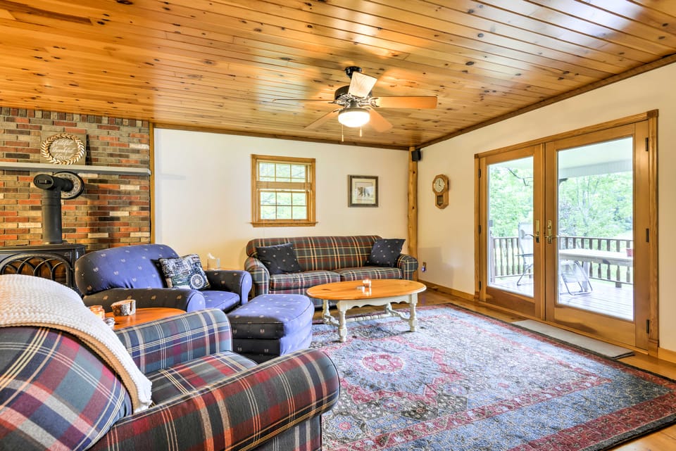 Thompson Home w/ Deck + Pond, 8 Mi to Elk Mountain House in Pennsylvania
