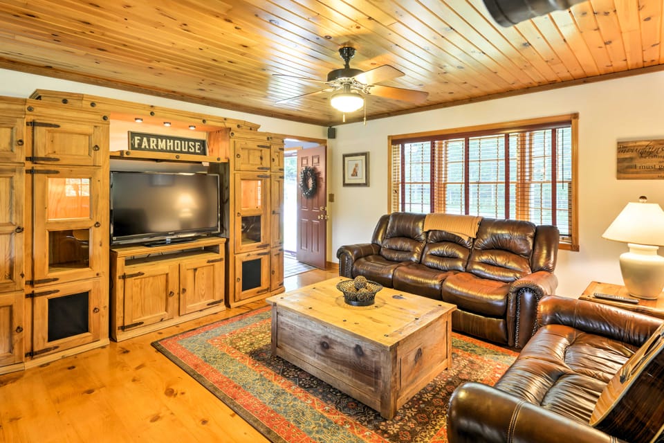 Thompson Home w/ Deck + Pond, 8 Mi to Elk Mountain House in Pennsylvania