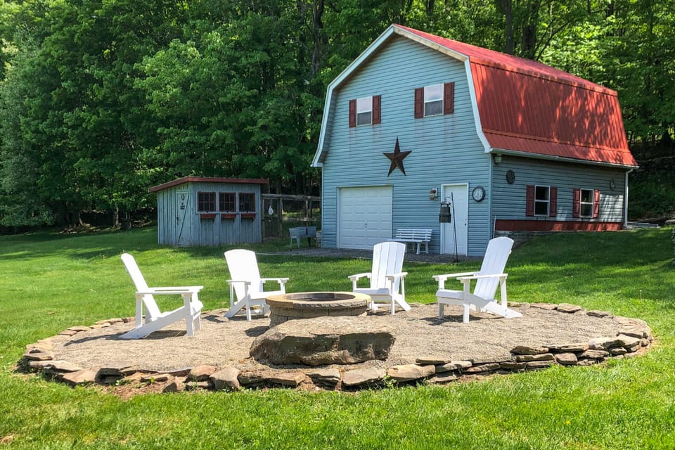 Thompson Home w/ Deck + Pond, 8 Mi to Elk Mountain House in Pennsylvania