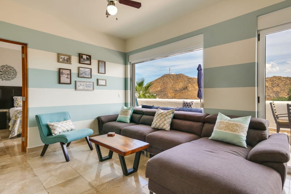 Chic Cabo Condo - Walk to Marina & Downtown! Apartment in Cabo San Lucas
