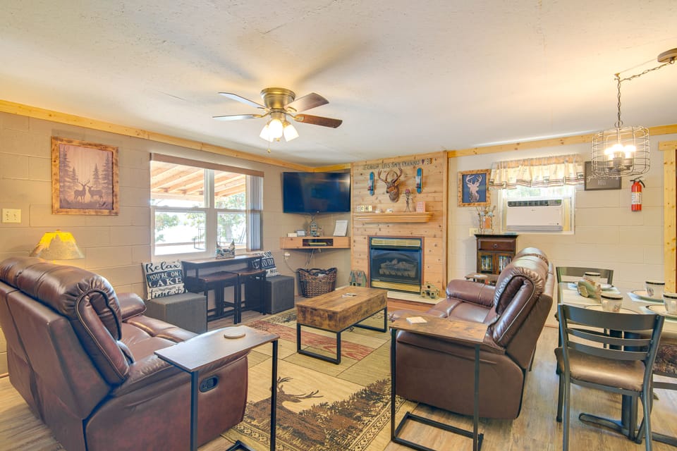 Waterfront Bull Shoals Lake Cabin w/ Deck + Views! House in Missouri