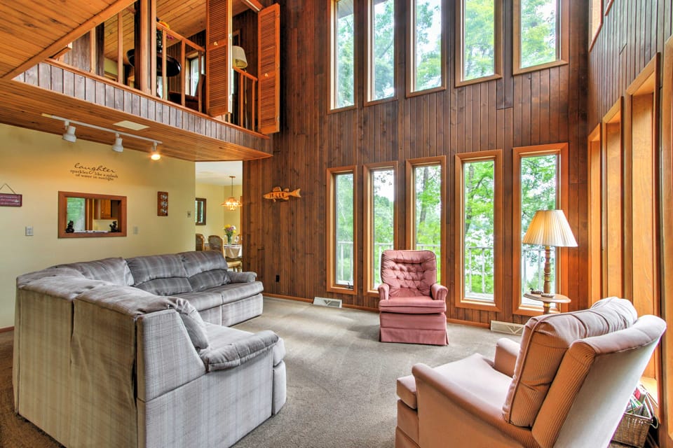 Waupaca Lakefront Home w/ Pool Table & Dock! House in Wisconsin