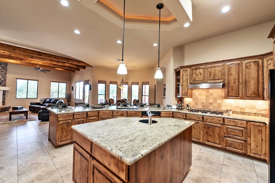 Scottsdale Home: Pickleball, Heated Pool & Hot Tub House in Scottsdale
