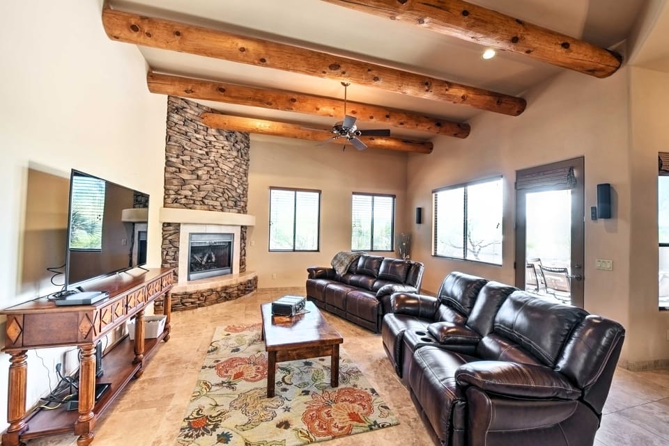 Scottsdale Home: Pickleball, Heated Pool & Hot Tub House in Scottsdale
