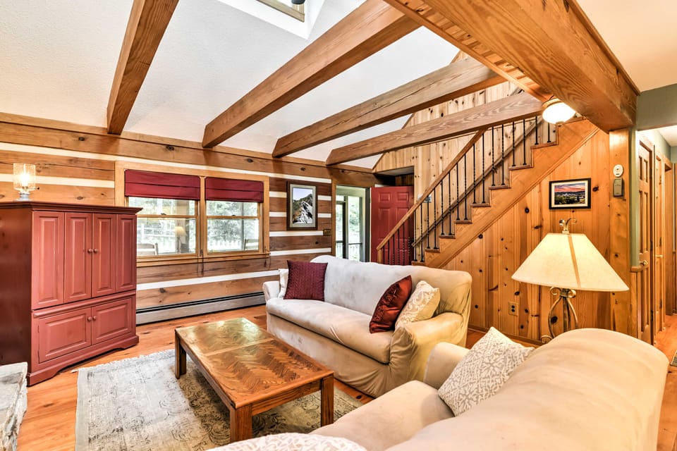 Black Mountain Cabin w/ Screened Porch + Views! House in Buncombe County