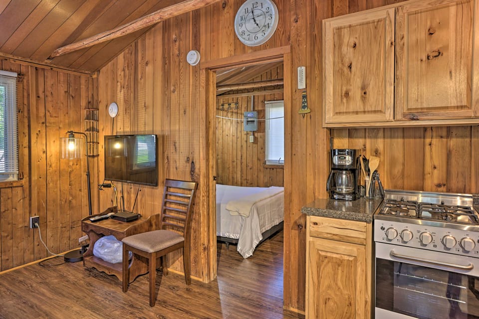 Steps to Beach! Dog-Friendly Suttons Bay Cottage Cottage in Suttons Bay
