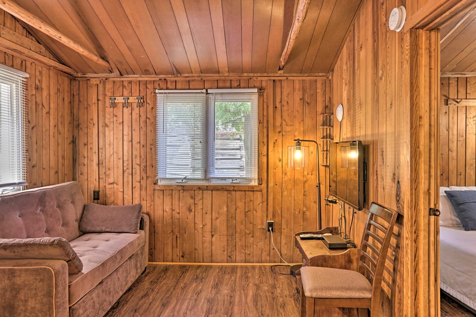 Steps to Beach! Dog-Friendly Suttons Bay Cottage Cottage in Suttons Bay