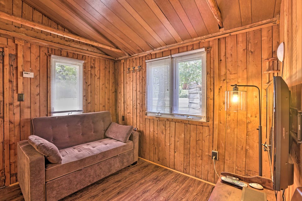 Steps to Beach! Dog-Friendly Suttons Bay Cottage Cottage in Suttons Bay
