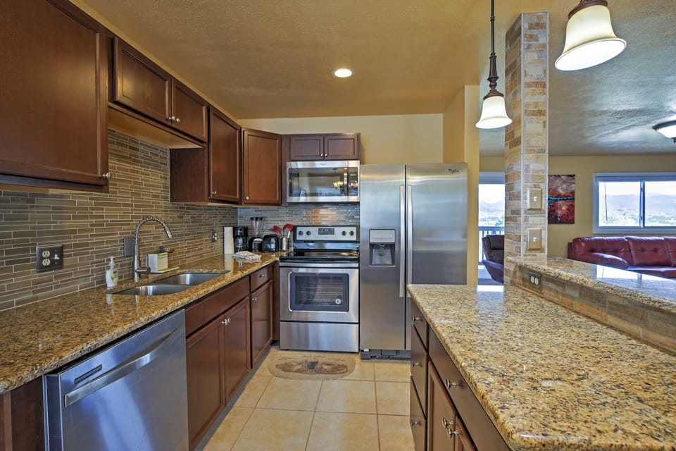 7 Mi to Slopes! Mtn-View Silverthorne Resort Hub Apartment in Wildernest