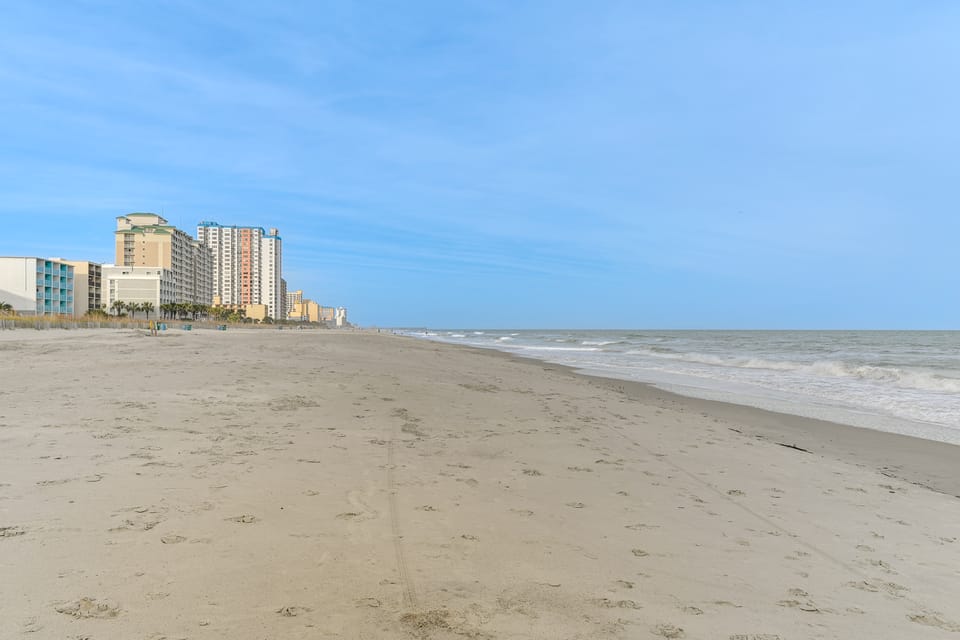 Steps to Ocean: BlueWater Resort Condo w/ Perks Apartment in Myrtle Beach