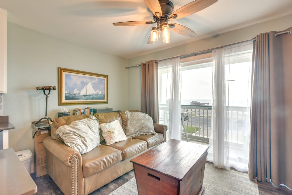 Family Beach Retreat w/ Pool & Views in Galveston Apartment in Galveston Island