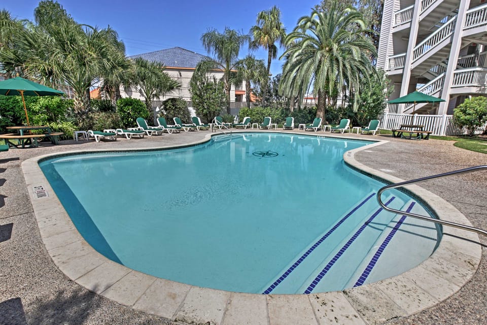Family Beach Retreat w/ Pool & Views in Galveston Apartment in Galveston Island