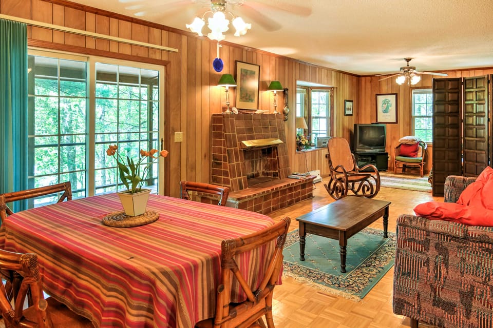 Mountain Rest Cottage w/ Gas Fireplace! Cottage in South Carolina