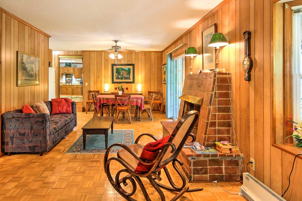 Mountain Rest Cottage w/ Gas Fireplace! Cottage in South Carolina