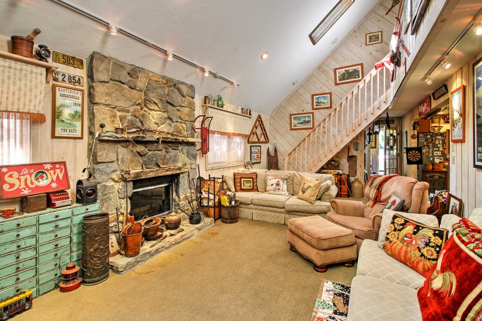 West Dover Vacation Rental w/ Hot Tub Near Mt Snow House in West Dover