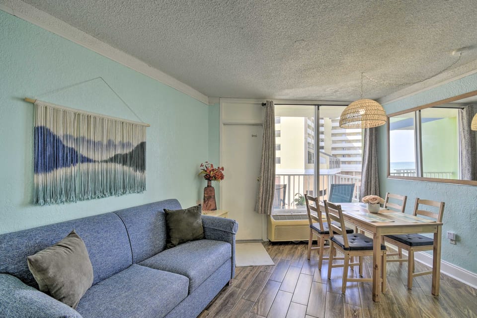 Ocean Views & Resort Amenities: Myrtle Beach Condo Apartment in Myrtle Beach