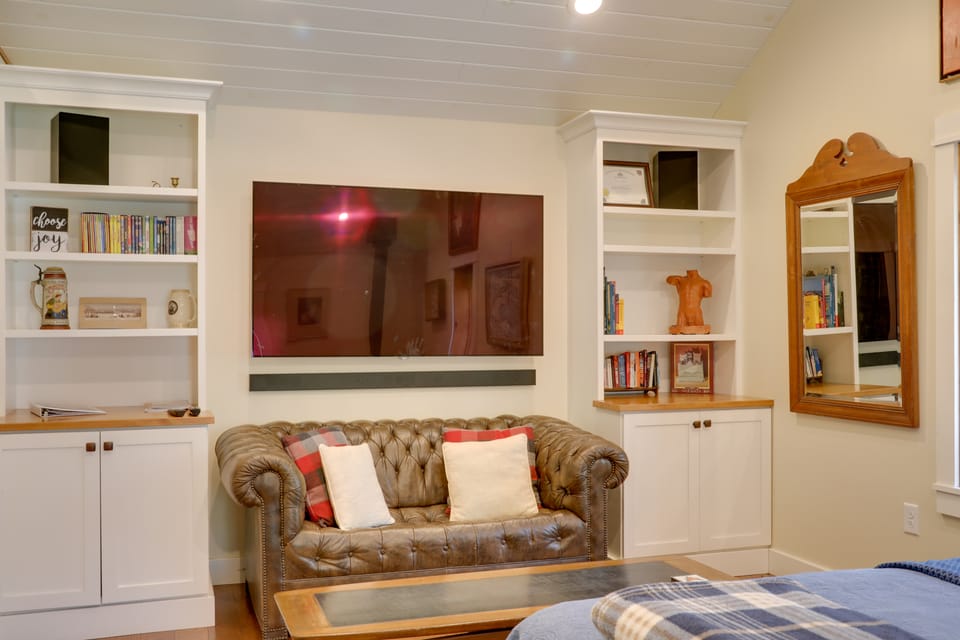 Pool Access: Pet-Friendly Pennsylvania Cabin! House in Pennsylvania