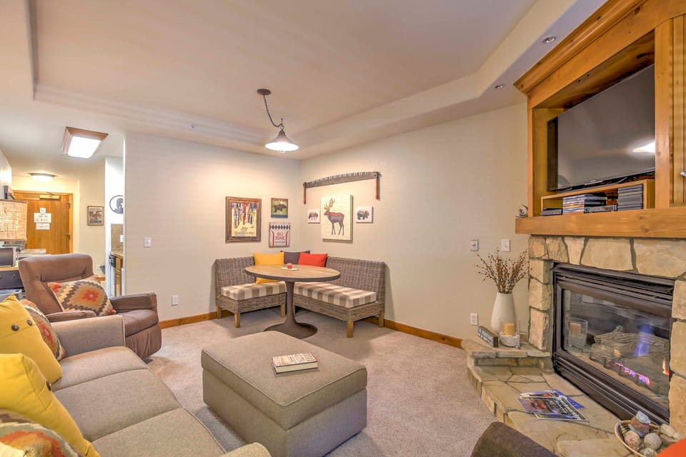 Breckenridge Basecamp: Steps to Snowflake Trail! Apartment in Breckenridge