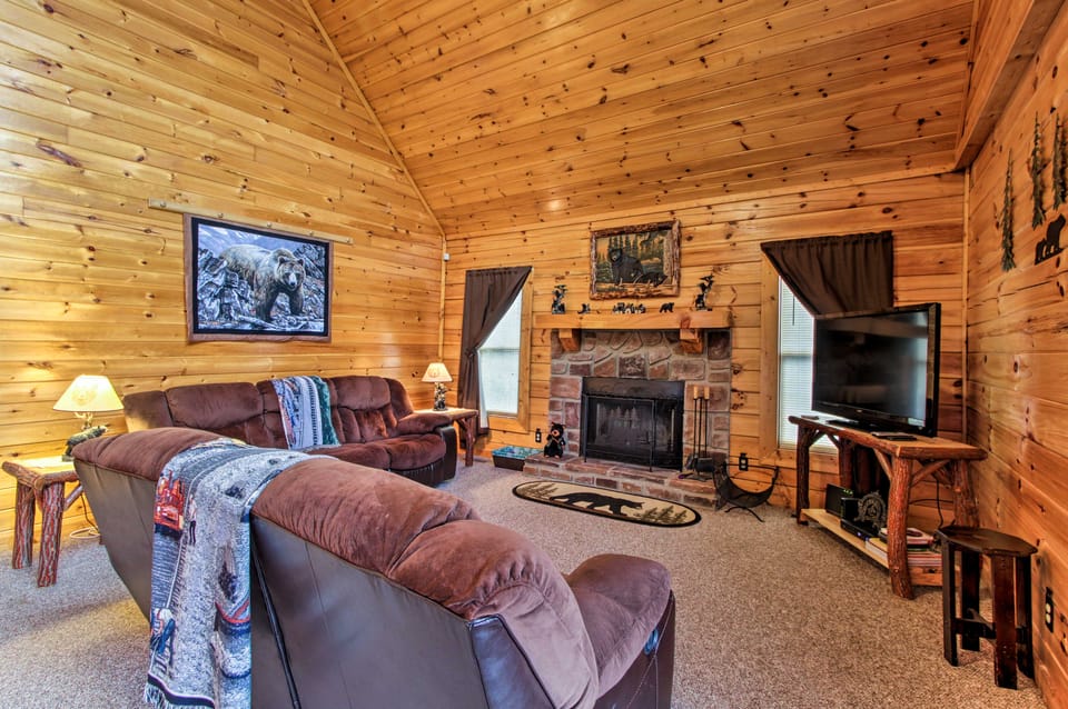 Rustic Sevierville Cabin w/ Covered Porch! House in Sevierville