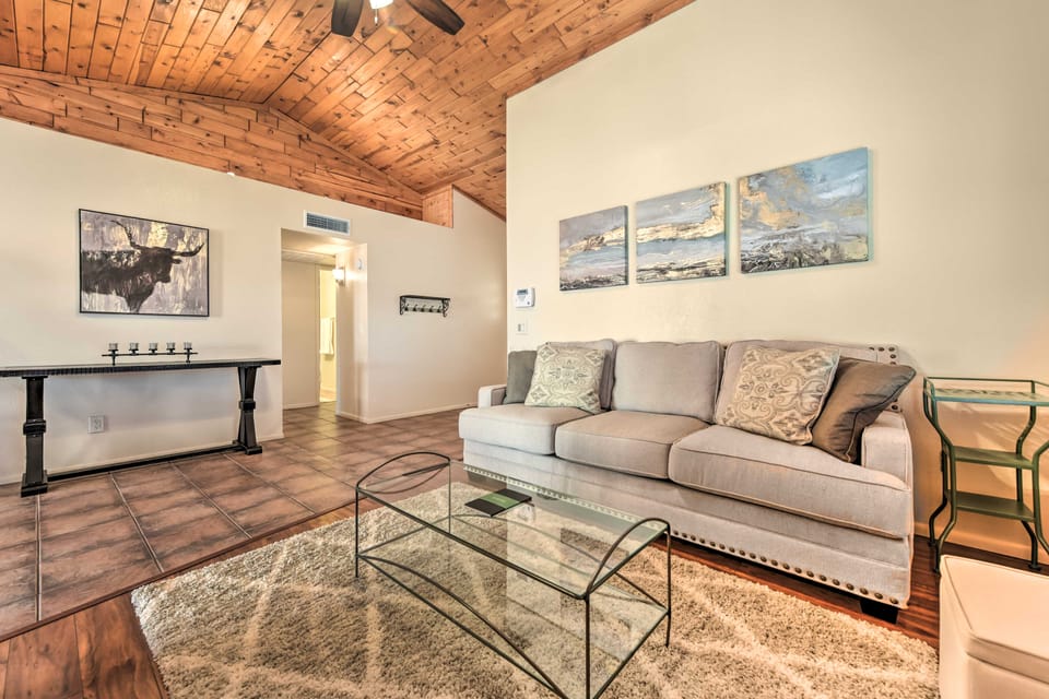 Fenced Yard & Grill! Tucson Family Escape House in Tucson