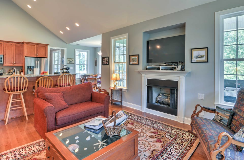 Oriental House on 1 Acre w/ Wraparound Porch! House in North Carolina