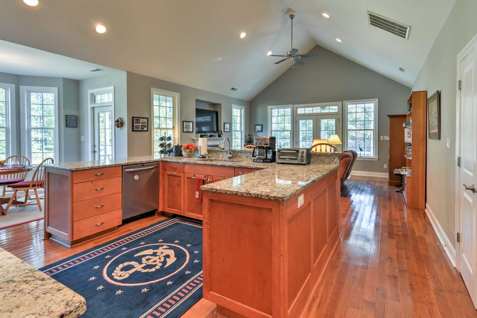Oriental House on 1 Acre w/ Wraparound Porch! House in North Carolina