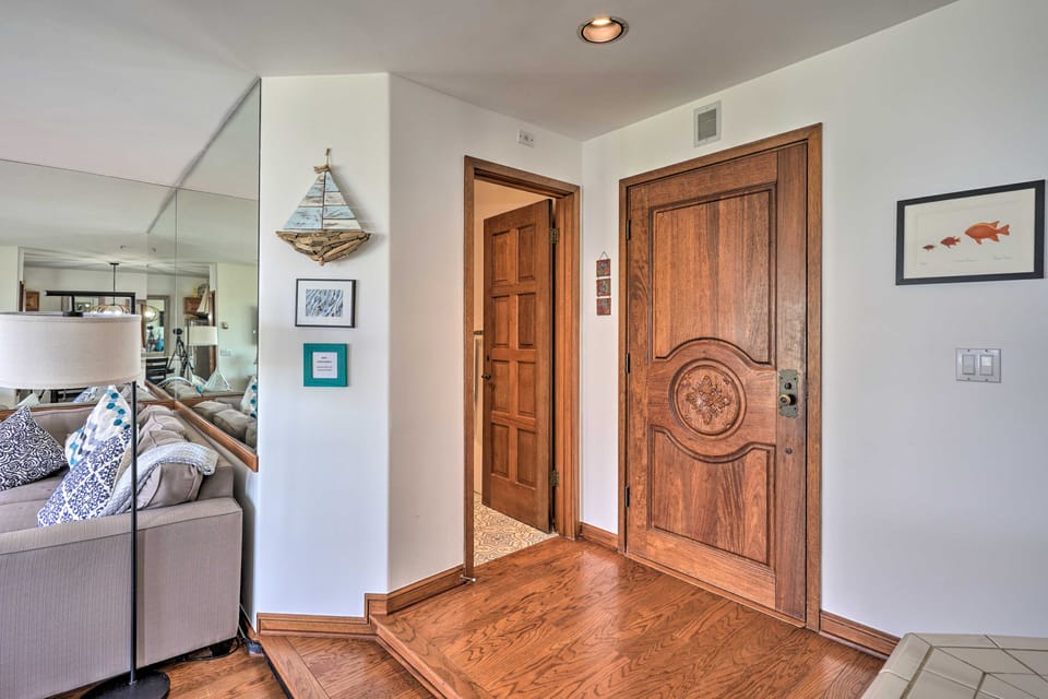 Quiet Avalon Getaway Villa w/ Ocean View & Balcony Apartment in Avalon