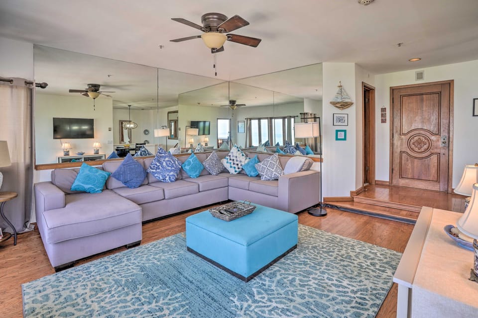 Quiet Avalon Getaway Villa w/ Ocean View & Balcony Apartment in Avalon