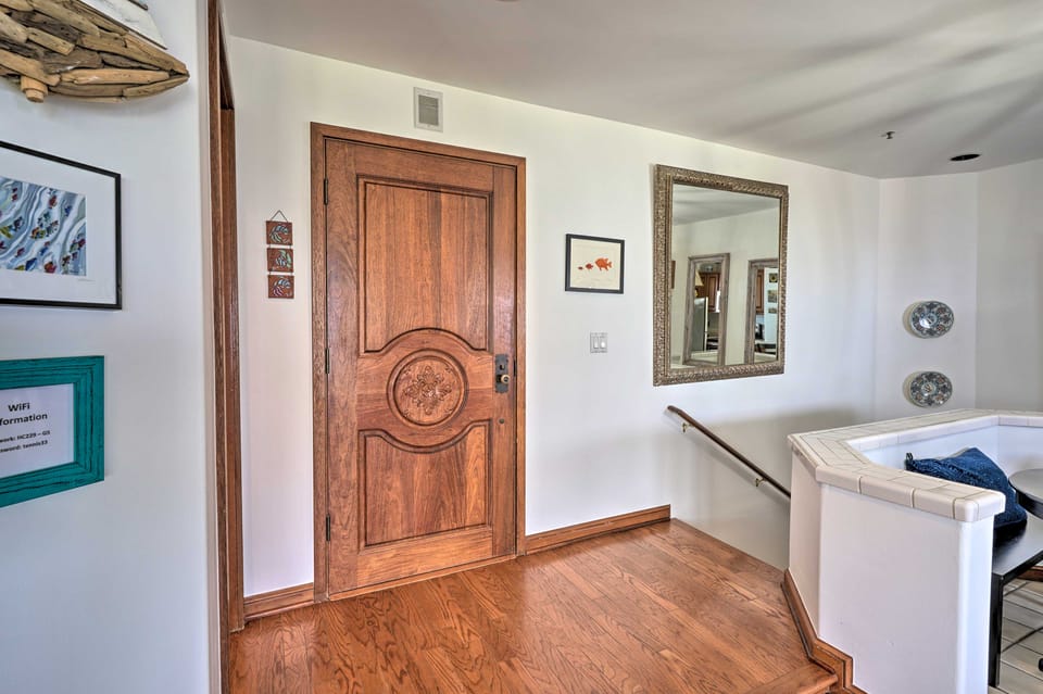 Quiet Avalon Getaway Villa w/ Ocean View & Balcony Apartment in Avalon