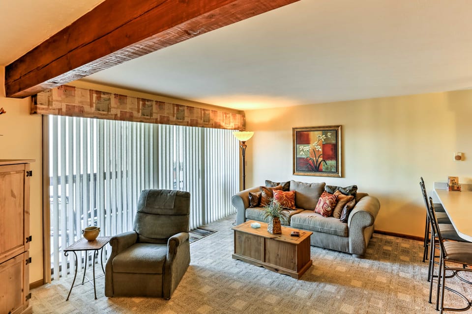 Waterfront Port Clinton Condo w/ Pool Access! Apartment in Port Clinton